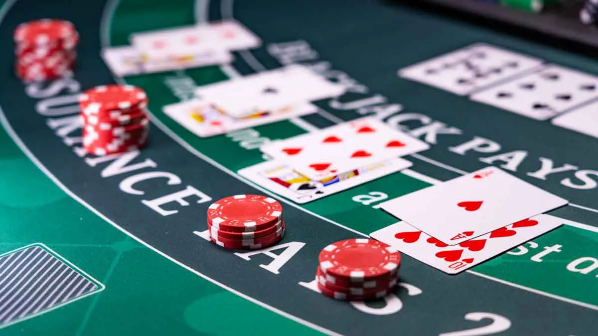 Sự khác nhau về quy tắc chơi của Blackjack online và Baccarat online